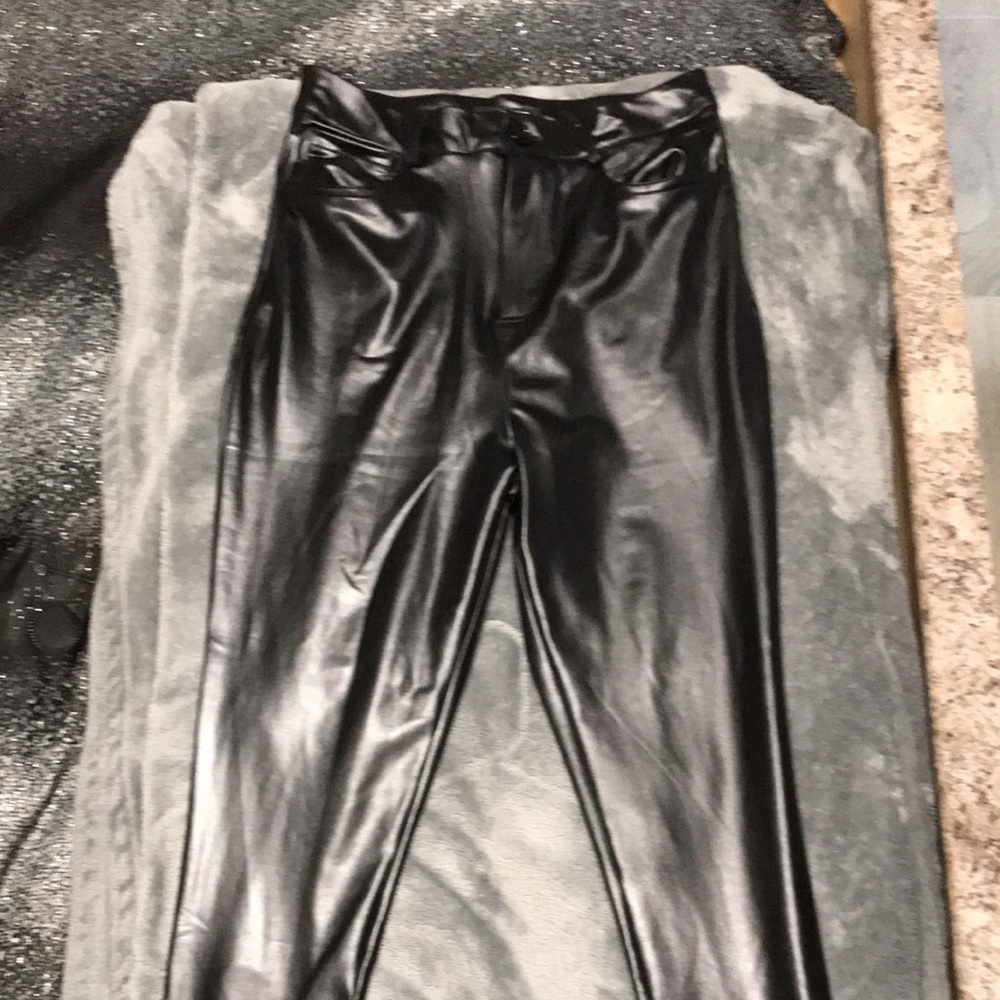 Black plather slim pants